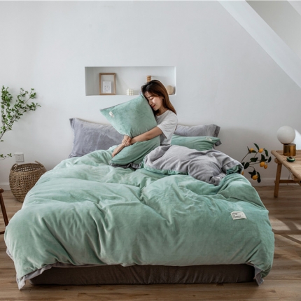 91家纺网 家纺一手货源 找家纺 润缦 2019新款牛奶绒终版四件套 抹茶浅灰