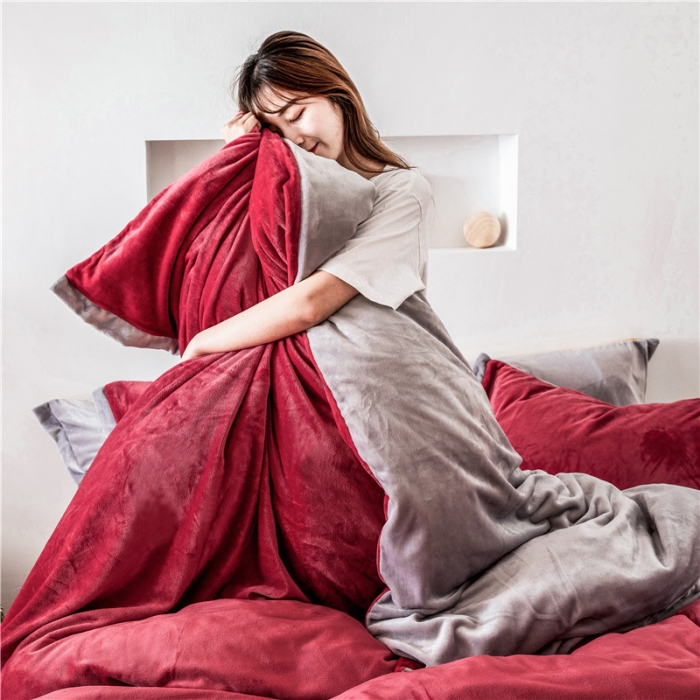 91家纺网 家纺一手货源 找家纺 润缦 2019新款牛奶绒终版四件套 草莓红浅灰