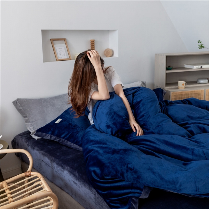 91家纺网 家纺一手货源 找家纺 润缦 2019新款牛奶绒终版四件套 藏青深灰