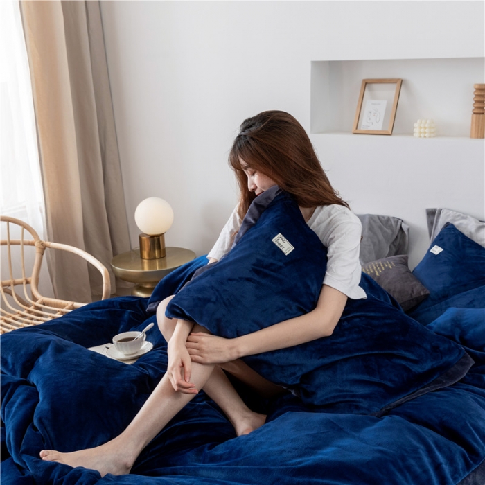 91家纺网 家纺一手货源 找家纺 润缦 2019新款牛奶绒终版四件套 藏青深灰