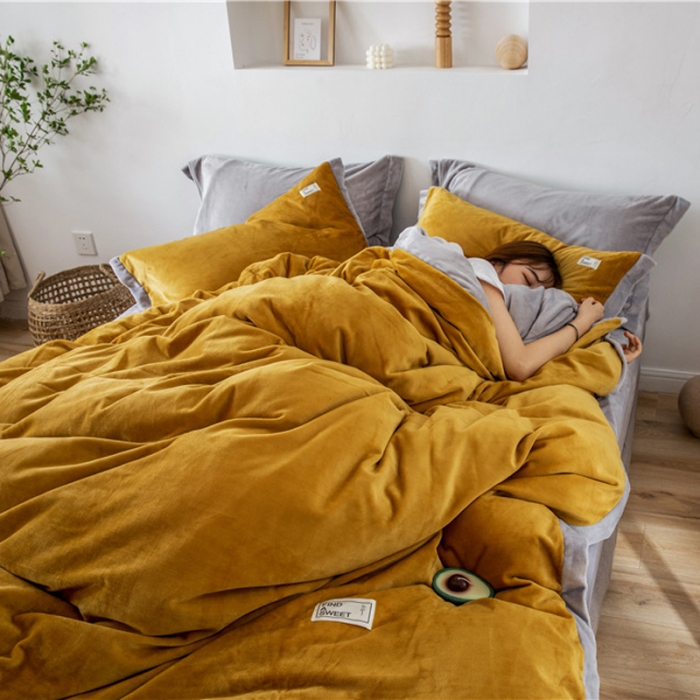 91家纺网 家纺一手货源 找家纺 润缦 2019新款牛奶绒终版四件套 秋黄浅灰