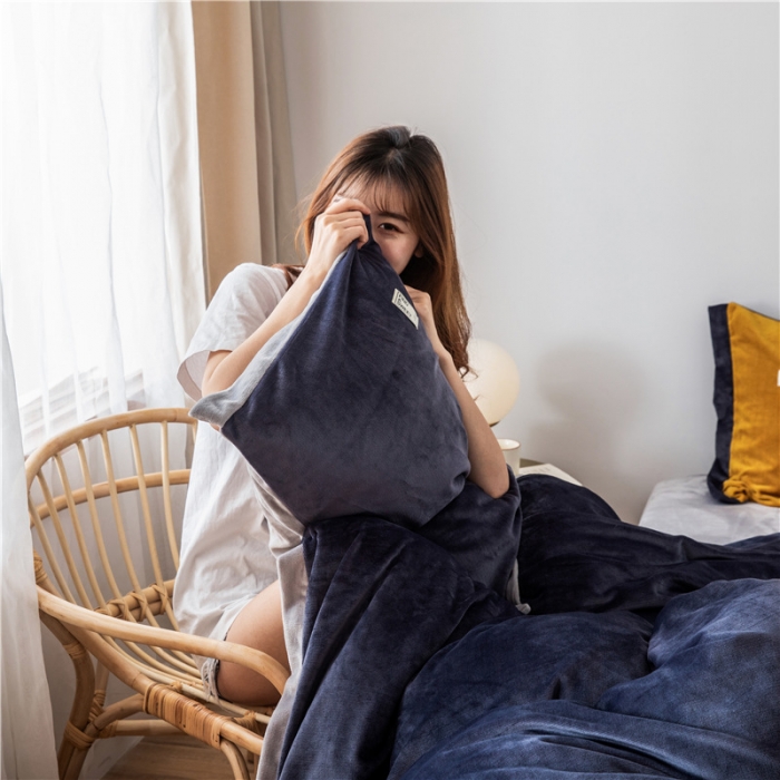 91家纺网 家纺一手货源 找家纺 润缦 2019新款牛奶绒终版四件套 深灰浅灰