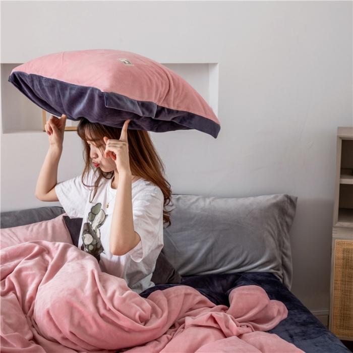 91家纺网 家纺一手货源 找家纺 润缦 2019新款牛奶绒终版四件套 橡皮粉深灰