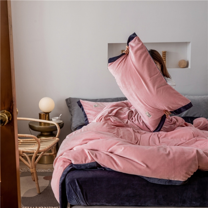 91家纺网 家纺一手货源 找家纺 润缦 2019新款牛奶绒终版四件套 橡皮粉深灰