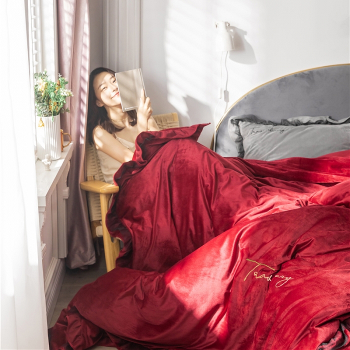 91家纺网 家纺一手货源 找家纺 润缦 2019新款水晶绒蕾丝边四件套 蕾丝-酒红