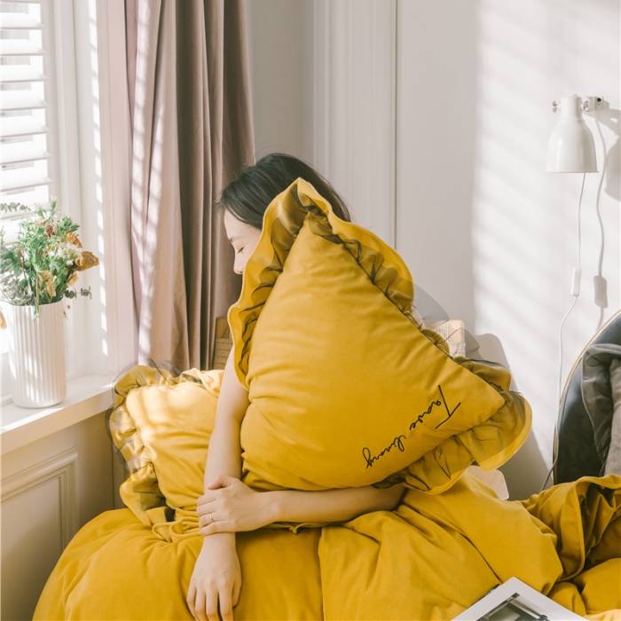 91家纺网 家纺一手货源 找家纺 润缦 2019新款水晶绒蕾丝边四件套 蕾丝-暖黄