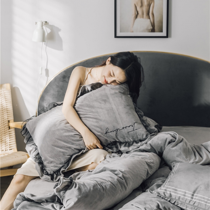 91家纺网 家纺一手货源 找家纺 润缦 2019新款水晶绒蕾丝边四件套 蕾丝-浅灰