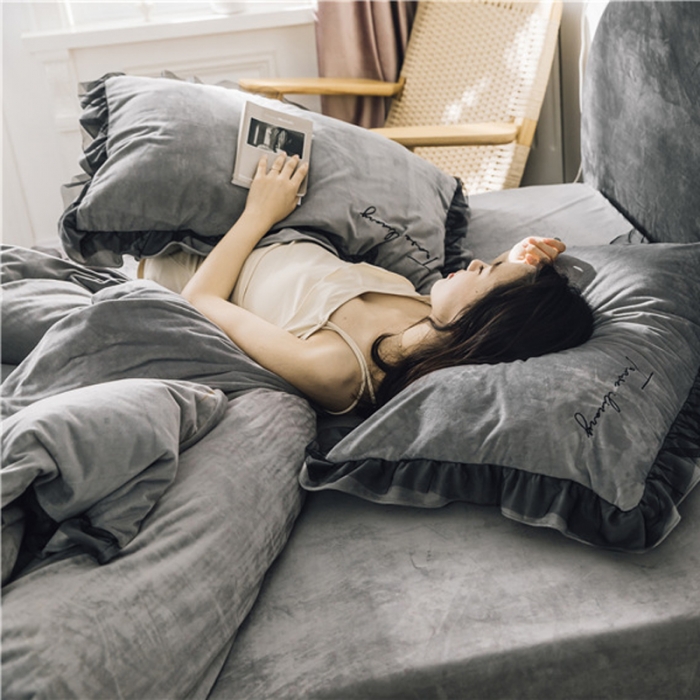 91家纺网 家纺一手货源 找家纺 润缦 2019新款水晶绒蕾丝边四件套 蕾丝-浅灰