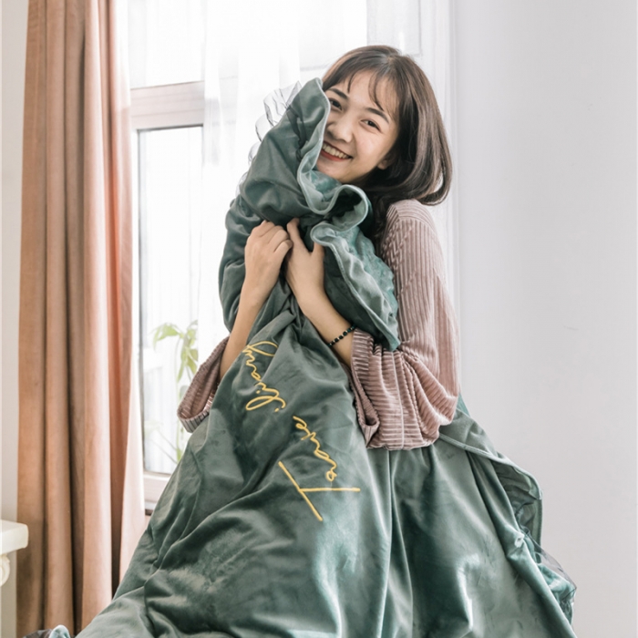 91家纺网 家纺一手货源 找家纺 润缦 2019新款水晶绒蕾丝边四件套 蕾丝-英伦绿