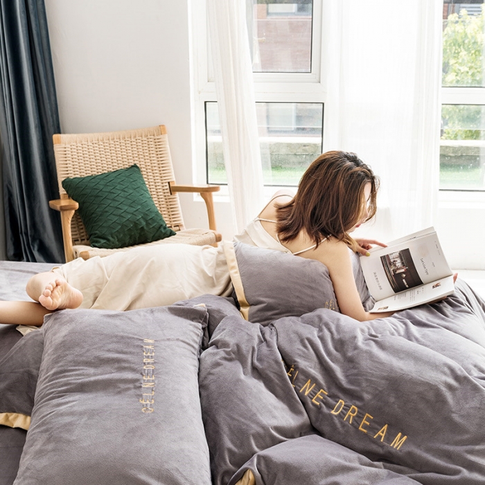 91家纺网 家纺一手货源 找家纺 安妮 2020赛琳娜丽丝绒水晶绒四件套床单款《带包装》 银灰