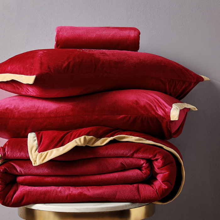 91家纺网 家纺一手货源 找家纺 安妮2020赛琳娜丽丝绒水晶绒四件套床单款带包装棚拍图 酒红