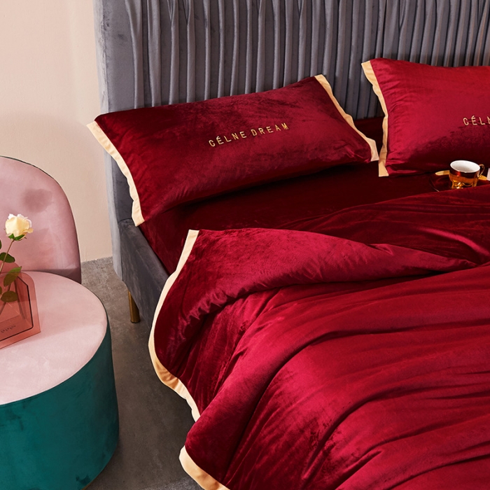 91家纺网 家纺一手货源 找家纺 安妮2020赛琳娜丽丝绒水晶绒四件套床单款带包装棚拍图 酒红