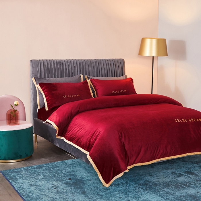 91家纺网 家纺一手货源 找家纺 安妮2020赛琳娜丽丝绒水晶绒四件套床单款带包装棚拍图 酒红