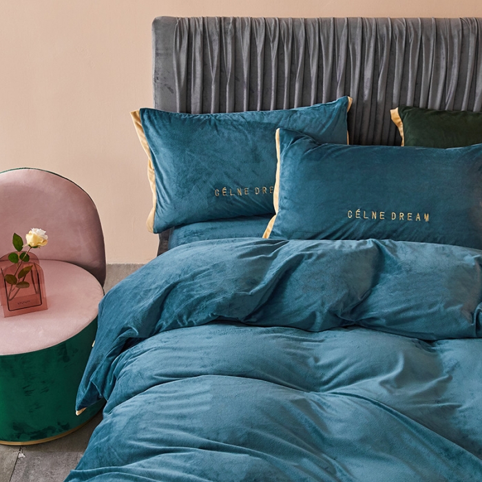 91家纺网 家纺一手货源 找家纺 安妮2020赛琳娜丽丝绒水晶绒四件套床单款带包装棚拍图月光蓝