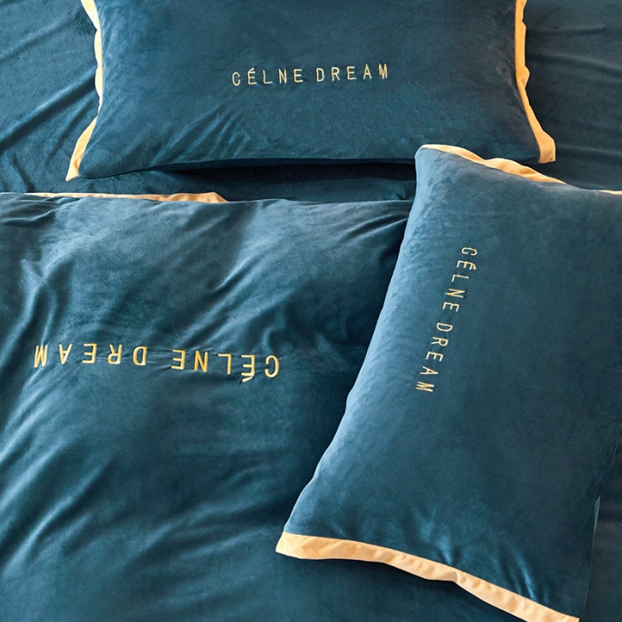 91家纺网 家纺一手货源 找家纺 安妮2020赛琳娜丽丝绒水晶绒四件套床单款带包装棚拍图月光蓝