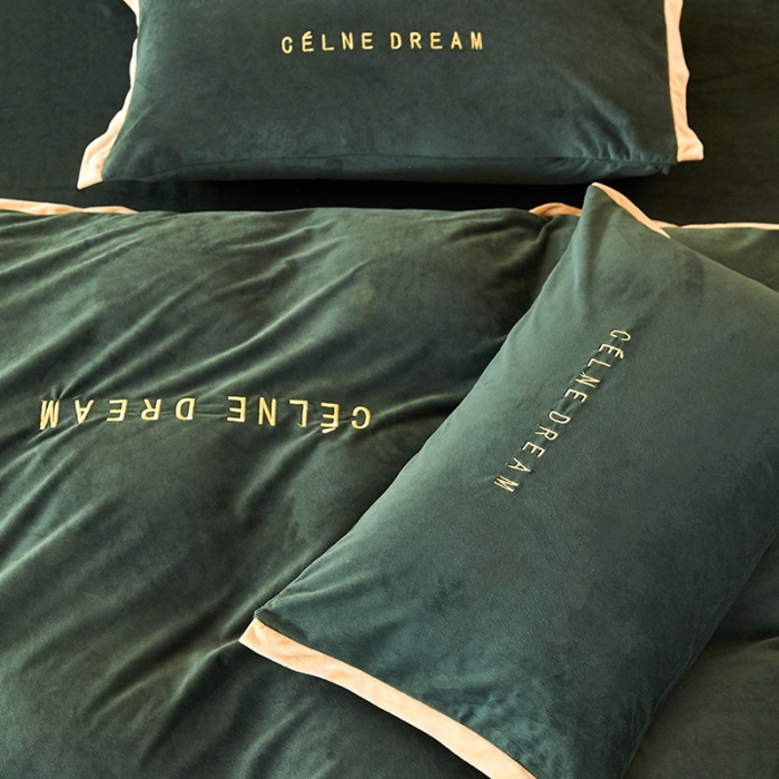 91家纺网 家纺一手货源 找家纺 安妮2020赛琳娜丽丝绒水晶绒四件套床单款带包装棚拍图复古绿