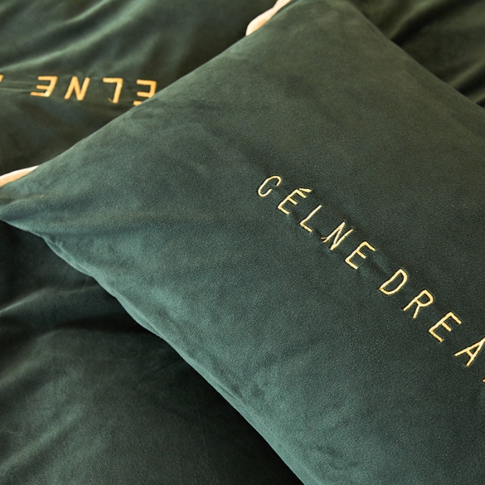 91家纺网 家纺一手货源 找家纺 安妮2020赛琳娜丽丝绒水晶绒四件套床单款带包装棚拍图复古绿