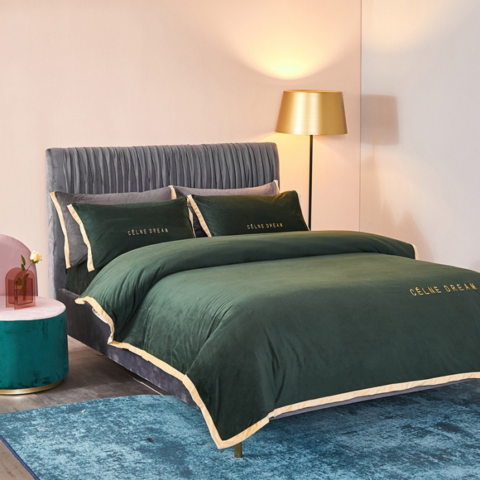 91家纺网 家纺一手货源 找家纺 安妮2020赛琳娜丽丝绒水晶绒四件套床单款带包装棚拍图复古绿