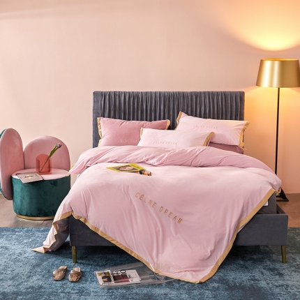 91家纺网 家纺一手货源 找家纺 安妮2020赛琳娜丽丝绒水晶绒四件套床单款带包装棚拍图 粉玉