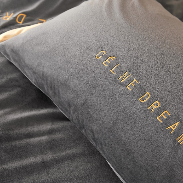 91家纺网 家纺一手货源 找家纺 安妮2020赛琳娜丽丝绒水晶绒四件套床单款带包装棚拍图高级灰