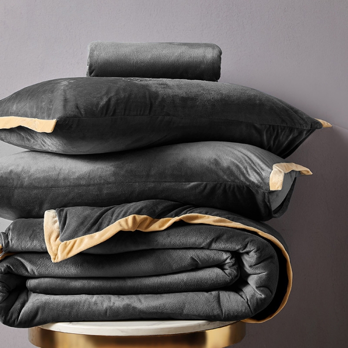 91家纺网 家纺一手货源 找家纺 安妮2020赛琳娜丽丝绒水晶绒四件套床单款带包装棚拍图高级灰