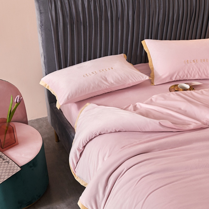 91家纺网 家纺一手货源 找家纺 安妮2020赛琳娜丽丝绒水晶绒四件套床单款带包装棚拍图 粉玉