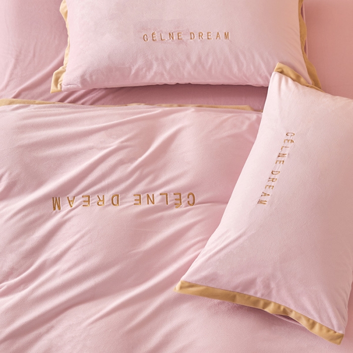 91家纺网 家纺一手货源 找家纺 安妮2020赛琳娜丽丝绒水晶绒四件套床单款带包装棚拍图 粉玉