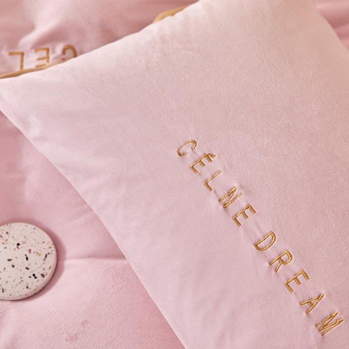 91家纺网 家纺一手货源 找家纺 安妮2020赛琳娜丽丝绒水晶绒四件套床单款带包装棚拍图 粉玉