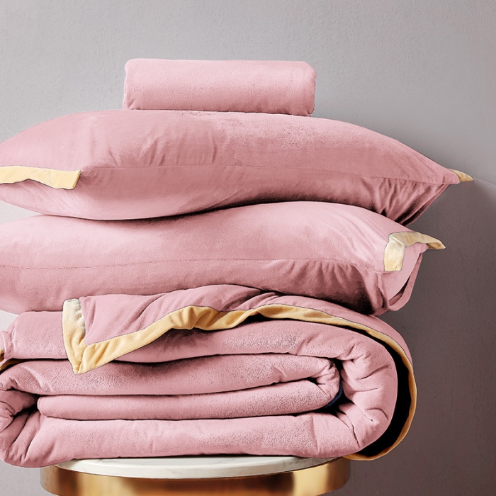 91家纺网 家纺一手货源 找家纺 安妮2020赛琳娜丽丝绒水晶绒四件套床单款带包装棚拍图 粉玉