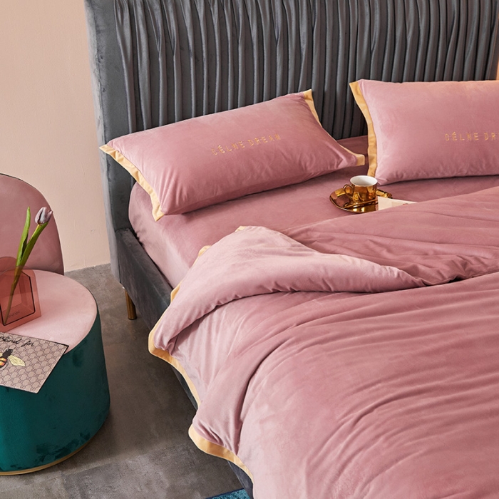 91家纺网 家纺一手货源 找家纺 安妮2020赛琳娜丽丝绒水晶绒四件套床单款带包装棚拍图 豆沙