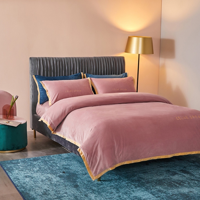 91家纺网 家纺一手货源 找家纺 安妮2020赛琳娜丽丝绒水晶绒四件套床单款带包装棚拍图 豆沙