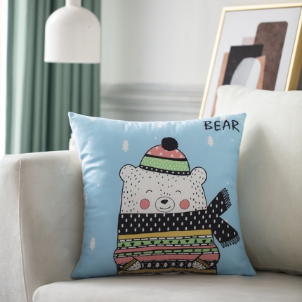 91家纺网 家纺一手货源 找家纺 橘夏纺织品 2025新款亲肤短毛绒印花抱枕 围巾熊