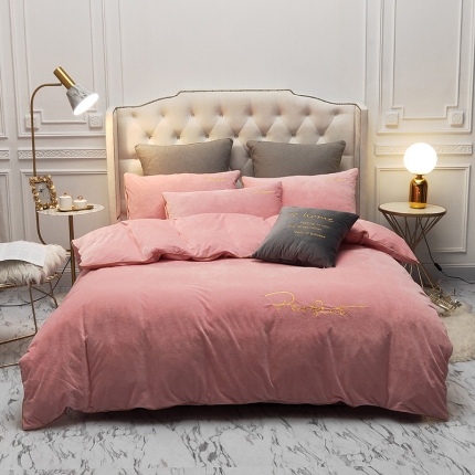 91家纺网 家纺一手货源 找家纺 （总）米奈 2020北欧水晶绒四件套法莱绒四件套滚边绣花罗恩