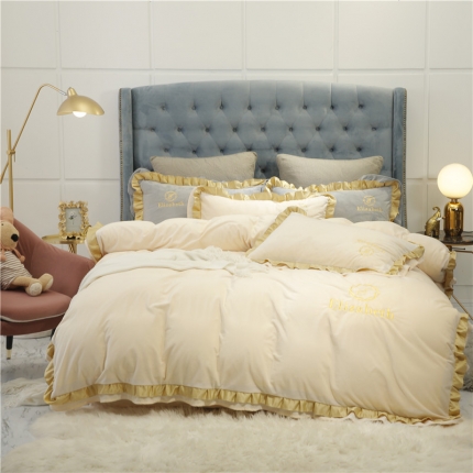 91家纺网 家纺一手货源 找家纺 （总）米奈 2020新款水晶绒荷叶边绣花四件套伊琳系列实拍图