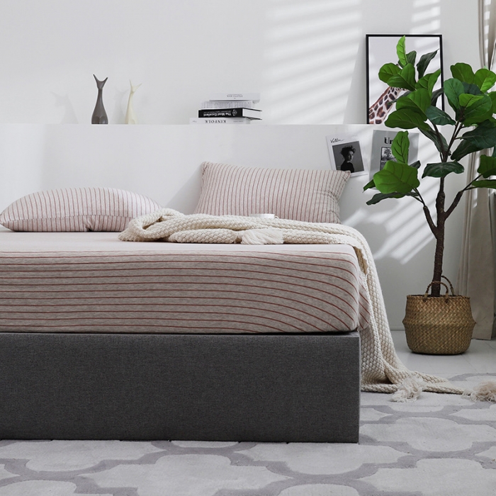 91家纺网 家纺一手货源 找家纺 小米笠 2019新款针织天竺棉床笠床罩 棕红细条