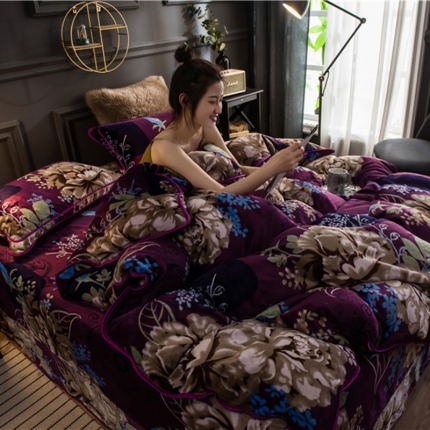 91家纺网 家纺一手货源 找家纺 佳梦达2023款牛奶绒包边吊边工艺款四件套亏本处理 紫金花