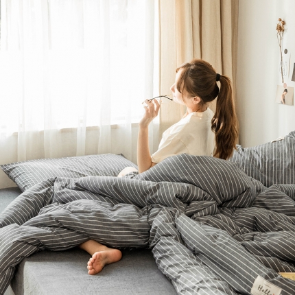 91家纺网 家纺一手货源 找家纺 北欧良品 水洗棉春秋被冬被 灰细条