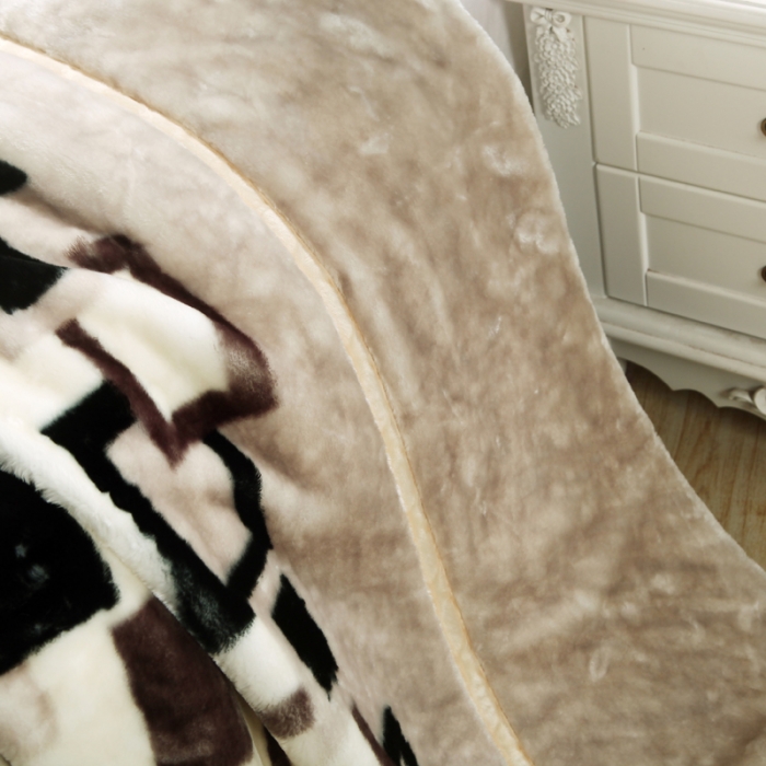 91家纺网 家纺一手货源 找家纺 法莱妮2025新款双层加厚拉舍尔毛毯 婚庆 单双人 厂家直销可定制 经典格子