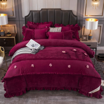 91家纺网 家纺一手货源 找家纺 兴美佳 魔法绒手工盘花四件套-三花争艳