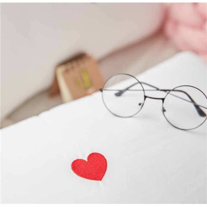 91家纺网 家纺一手货源 找家纺 时年家纺 单边绣花枕芯一只48*74cm 爱心