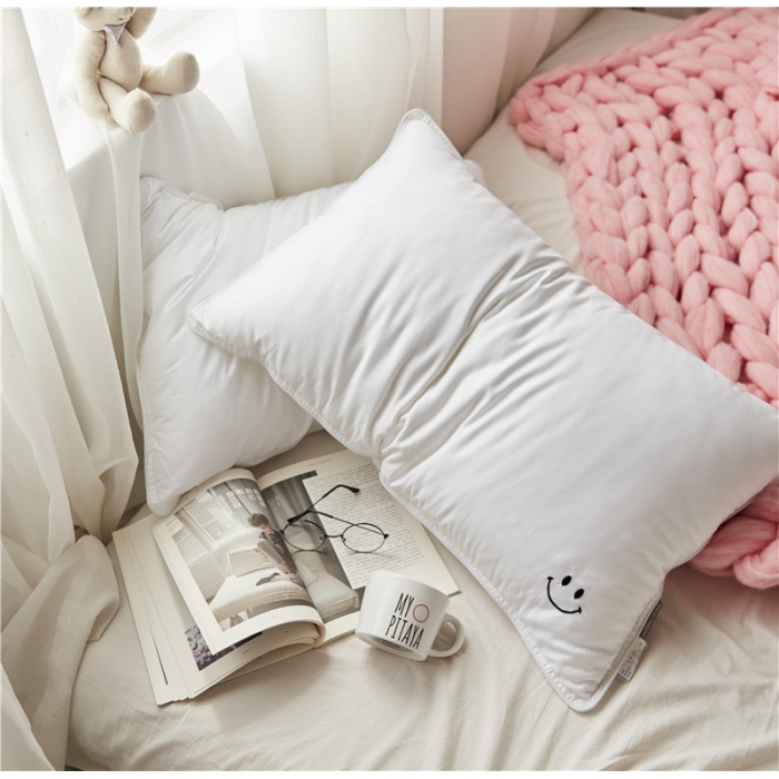 91家纺网 家纺一手货源 找家纺 时年家纺 单边绣花枕芯一只48*74cm 笑脸