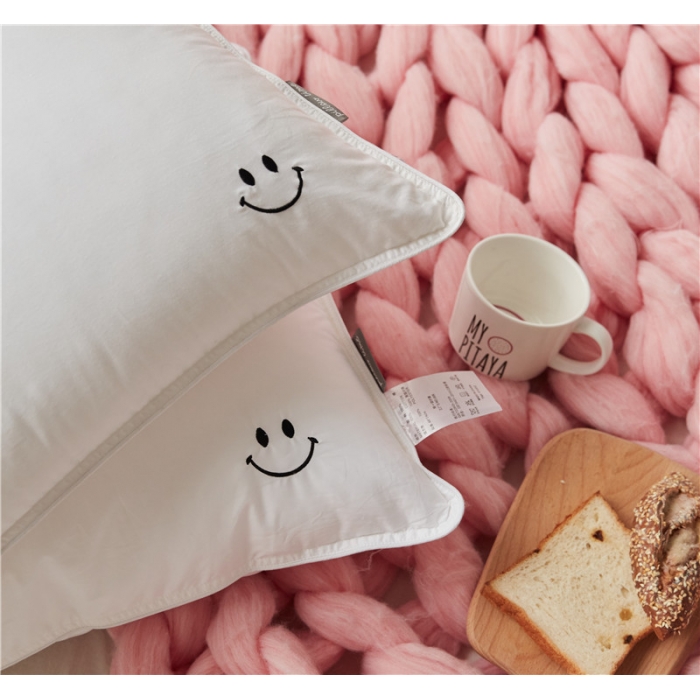 91家纺网 家纺一手货源 找家纺 时年家纺 单边绣花枕芯一只48*74cm 笑脸