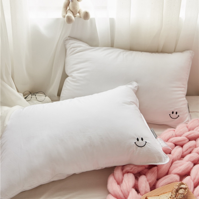 91家纺网 家纺一手货源 找家纺 时年家纺 单边绣花枕芯一只48*74cm 笑脸
