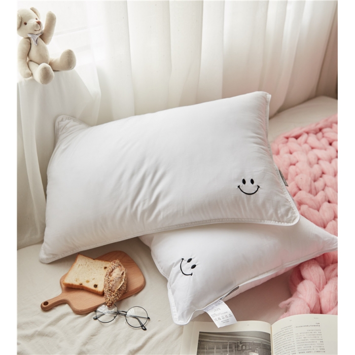 91家纺网 家纺一手货源 找家纺 时年家纺 单边绣花枕芯一只48*74cm 笑脸