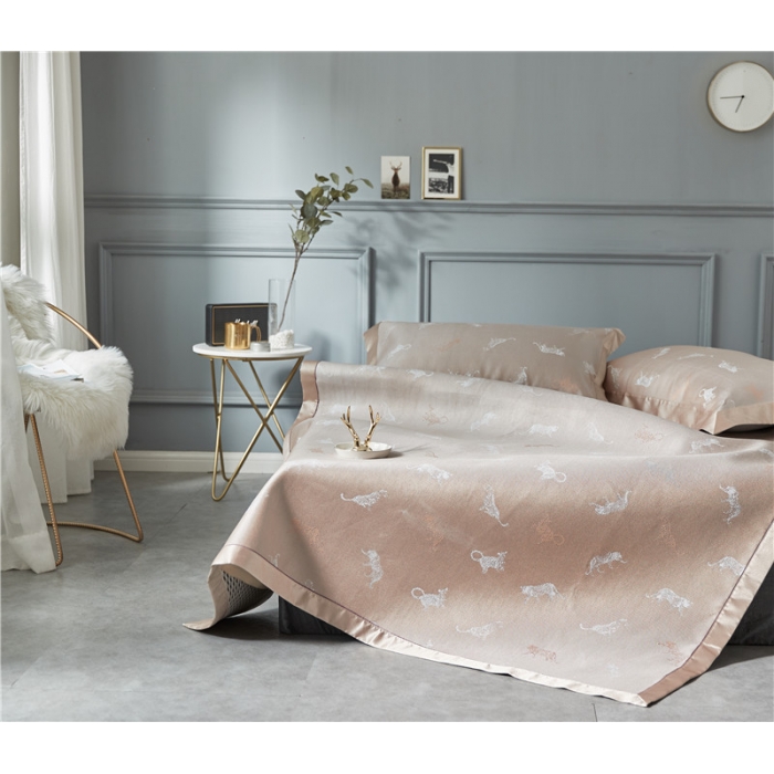 91家纺网 家纺一手货源 找家纺 时年家纺 2018新款冰露丝养生席提花欧式系列 豹子-金