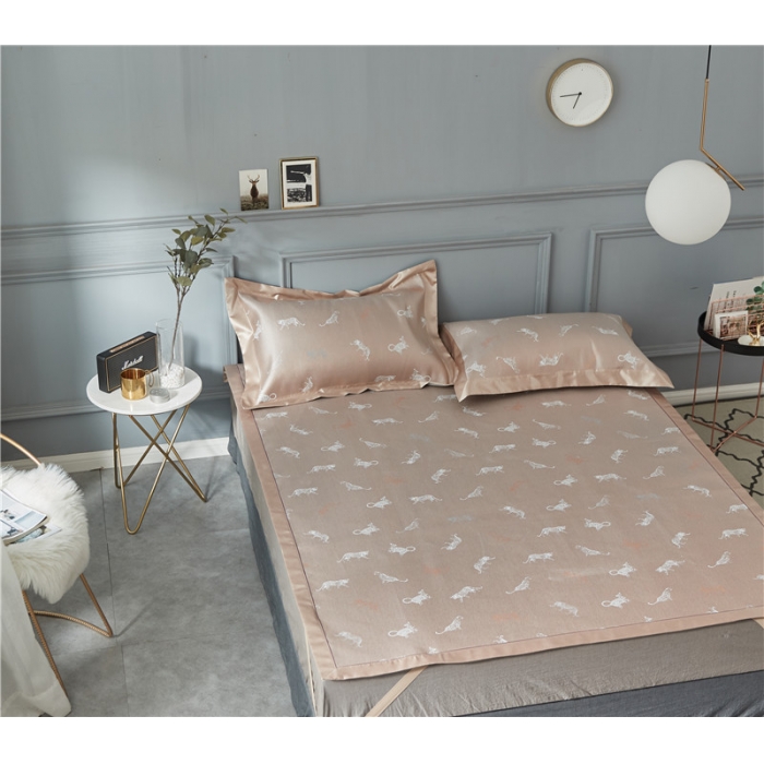 91家纺网 家纺一手货源 找家纺 时年家纺 2018新款冰露丝养生席提花欧式系列 豹子-金