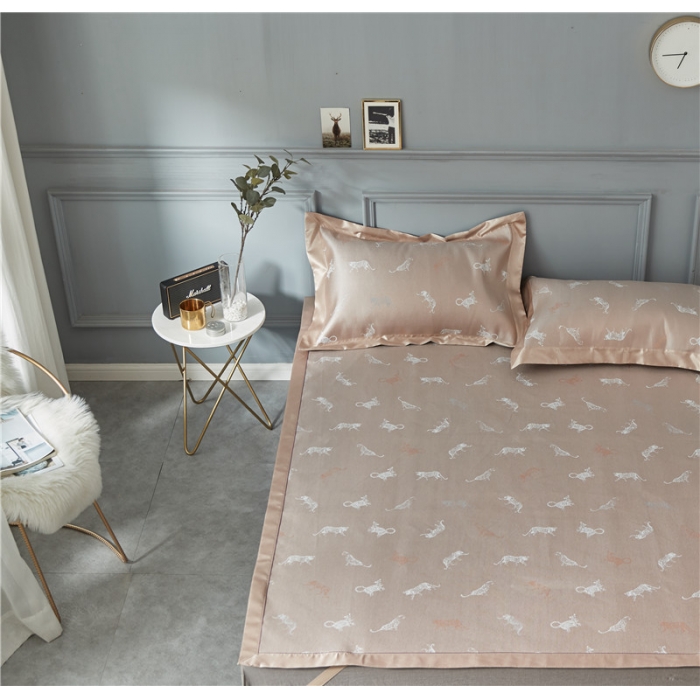 91家纺网 家纺一手货源 找家纺 时年家纺 2018新款冰露丝养生席提花欧式系列 豹子-金