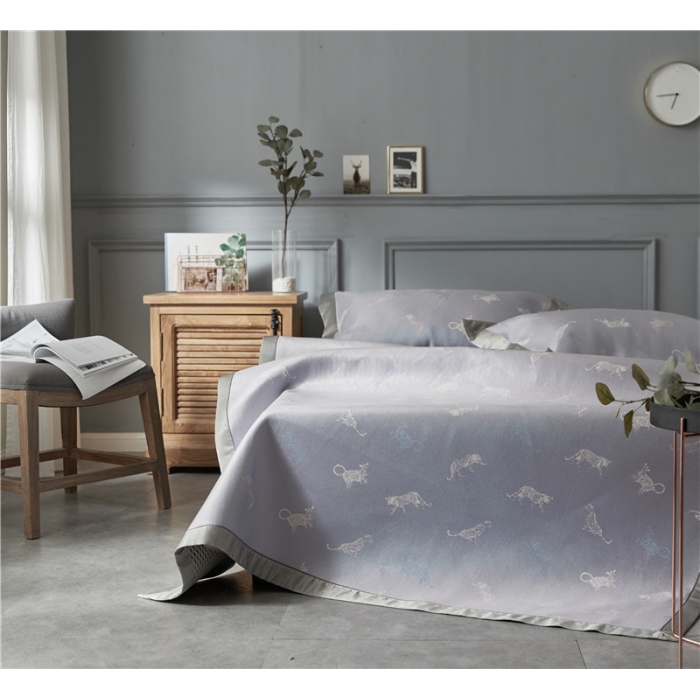 91家纺网 家纺一手货源 找家纺 时年家纺 2018新款冰露丝养生席提花欧式系列 豹子-蓝紫