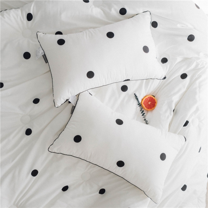 91家纺网 家纺一手货源 找家纺 时年家纺 磨毛波点枕芯48*74cm 波点（黑）