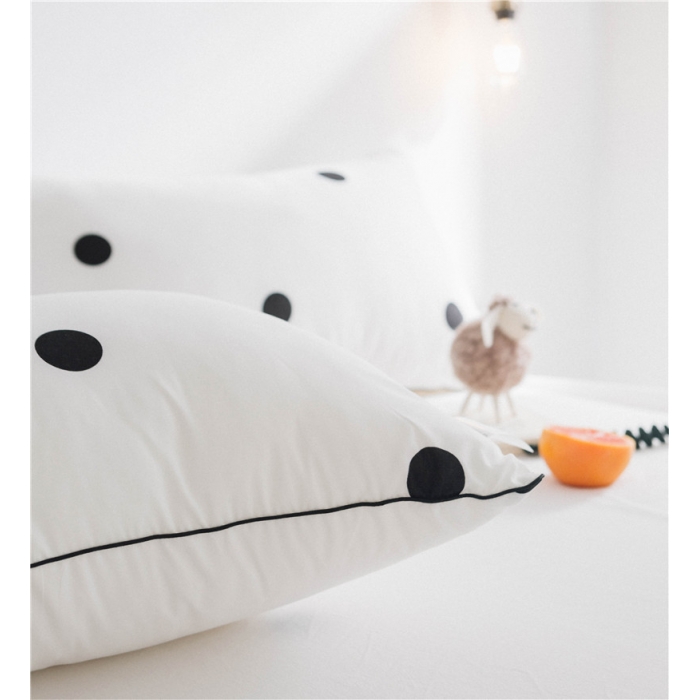 91家纺网 家纺一手货源 找家纺 时年家纺 磨毛波点枕芯48*74cm 波点（黑）